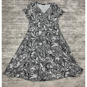 B Smart Dress Womens Small Black White Shortsleeve V-Neck Midi